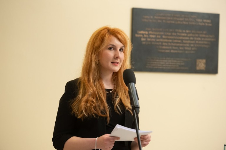 Gedenktafel vorgeschlagen - Esther Gardei forscht über Israel und hat die Gedenktafel initiiert